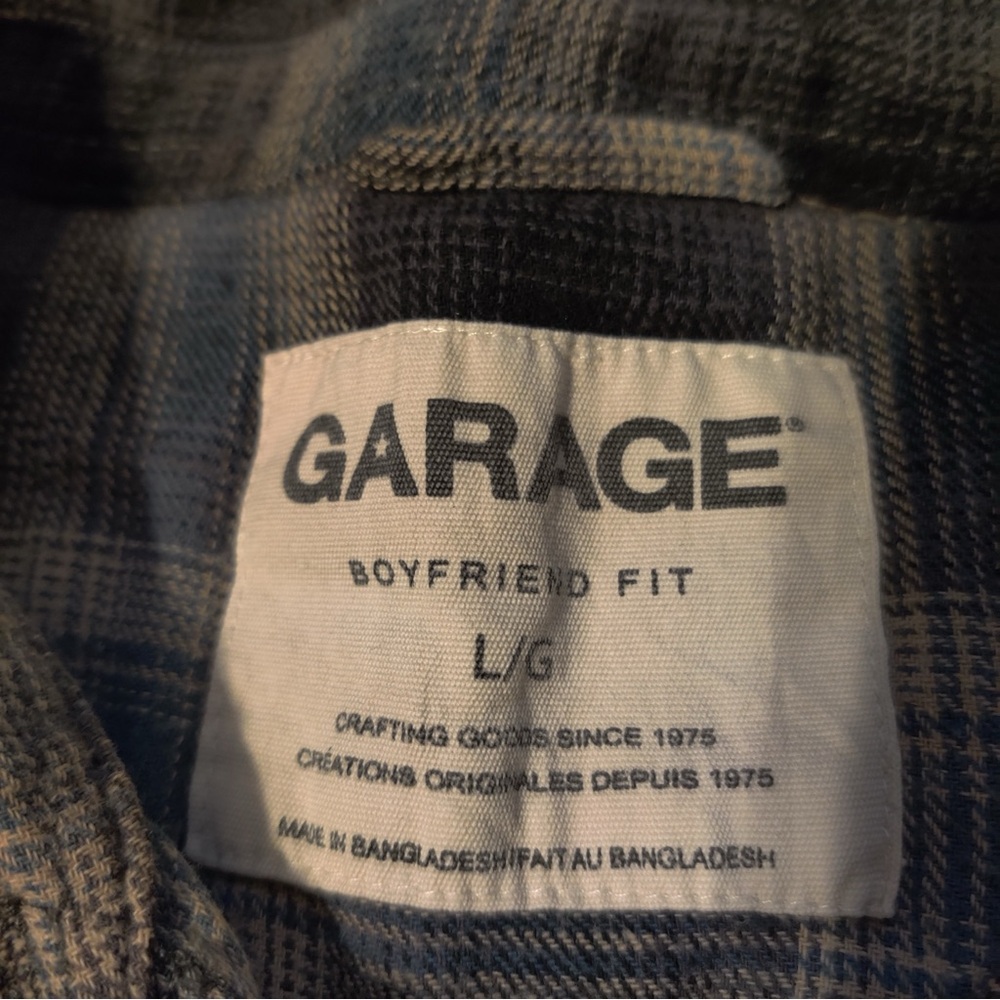 Garage Women's Blue and Black Plaid Flannel Button-Down Shirt Boyfriend Fit - Picture 3 of 7